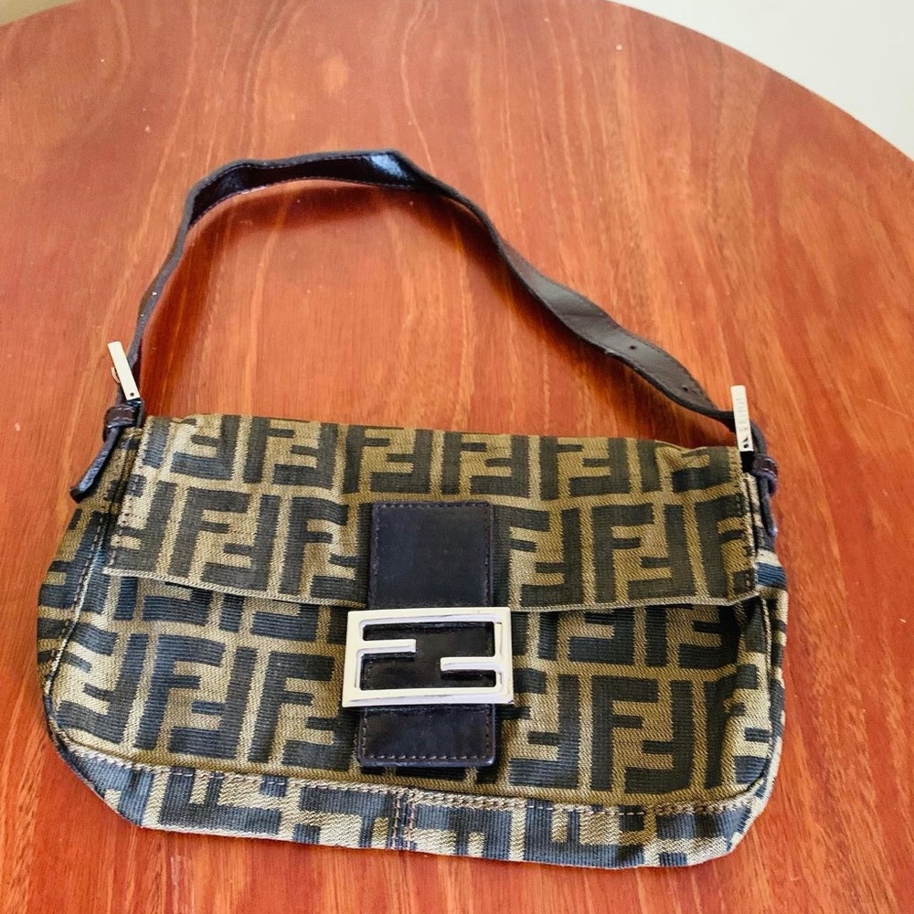 Zucca Baguette shoulder in good condition